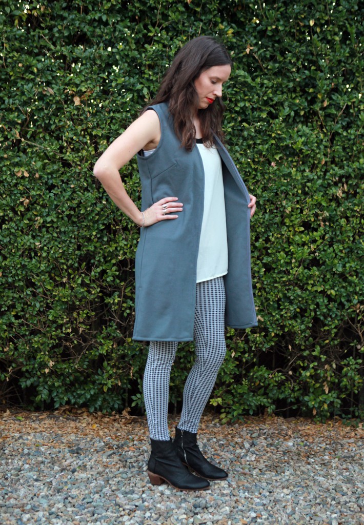 DIY-Handmade-sleeveless-wool-jacket-front-side-open